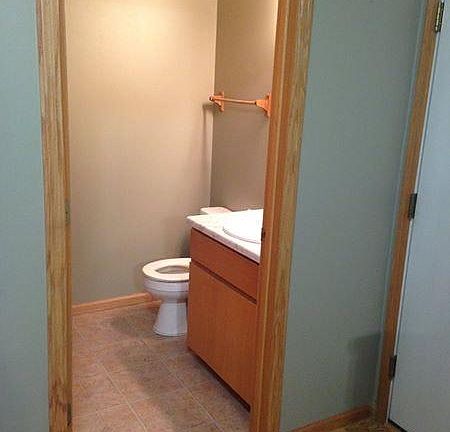 Lower level 1/2 bath