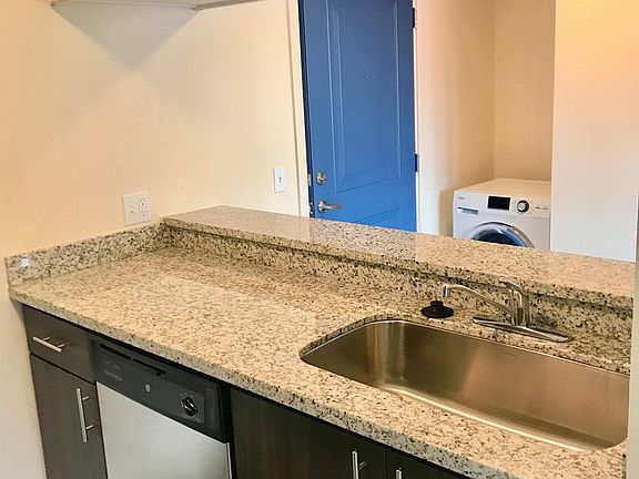 3rd image of 410 NE Dekum St #204