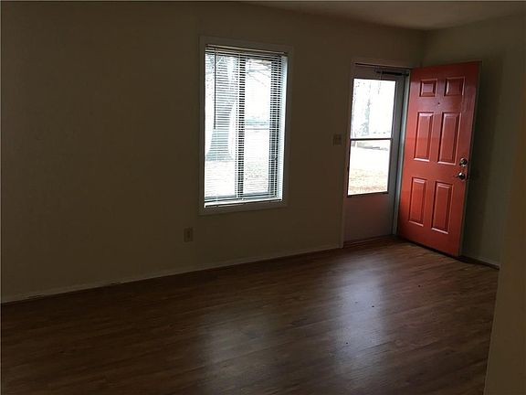 4th image of 901 Sacony St