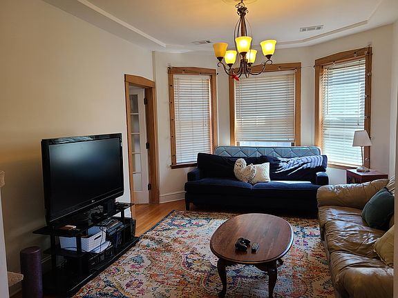 4th image of 1506 W Diversey Pkwy House 3F