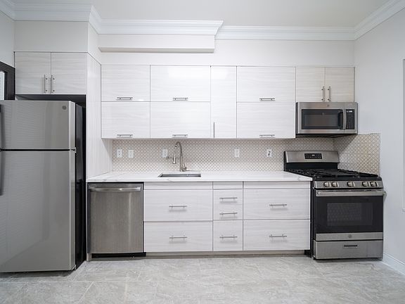 3rd image of 186 Kensington Ave #3B