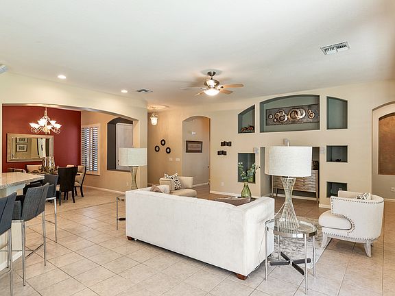 3rd image of 3535 E Parkview Dr