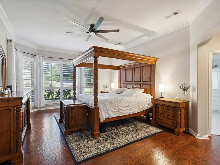 5801 Hathaway Dr — Photo 34