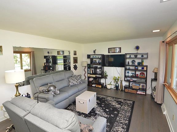 2nd image of 404 Willow LANE