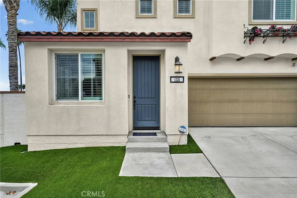 3 bed, 2.5 bath, 2135 sqft, $4,700 — Photo 3