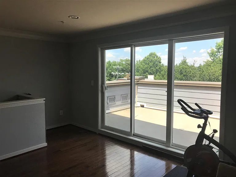 635 Regent Pl NE — Photo 16