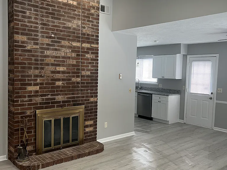 7155 Auburn Rd #FRONT — Photo 1