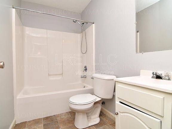 4th image of 304 Keeneland Dr APT 1B
