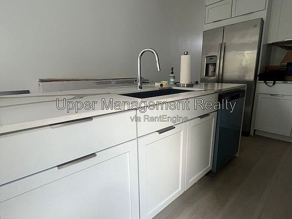3rd image of 817 Adams St