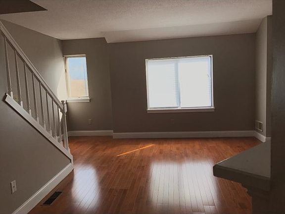 4th image of 220 Stonefield Dr #83