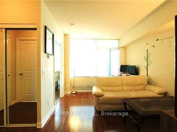 4978 Yonge St, Toronto, ON