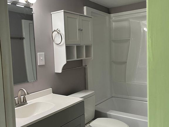 5th image of 404 Hartley Dr