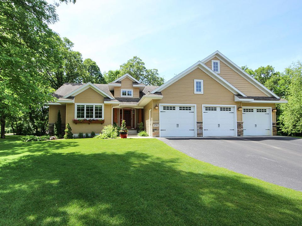 1st image of 1712 Royal Ct NE