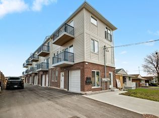 172 Kehl St #1, Kitchener, ON N2M 3V2