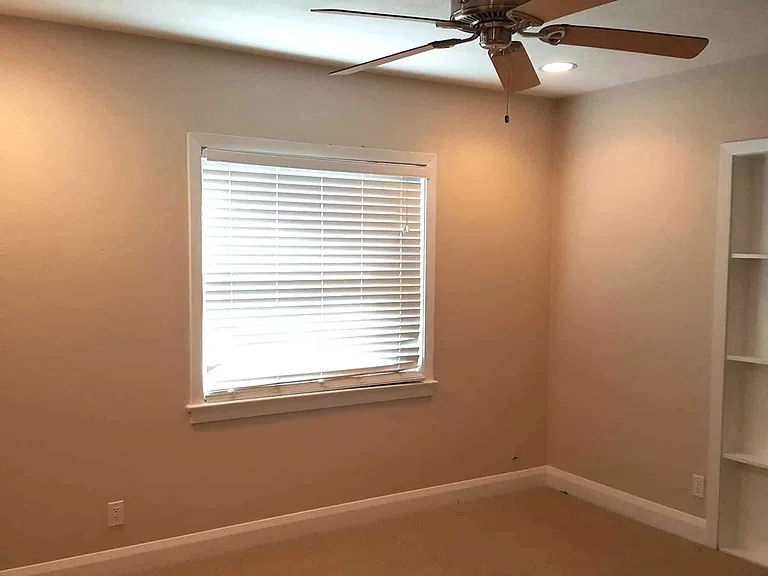 922 26th St W — Photo 24