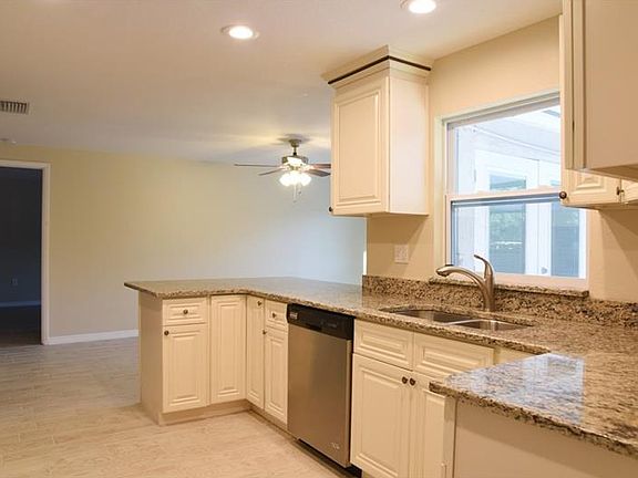 4th image of 1050 Mineola Cir