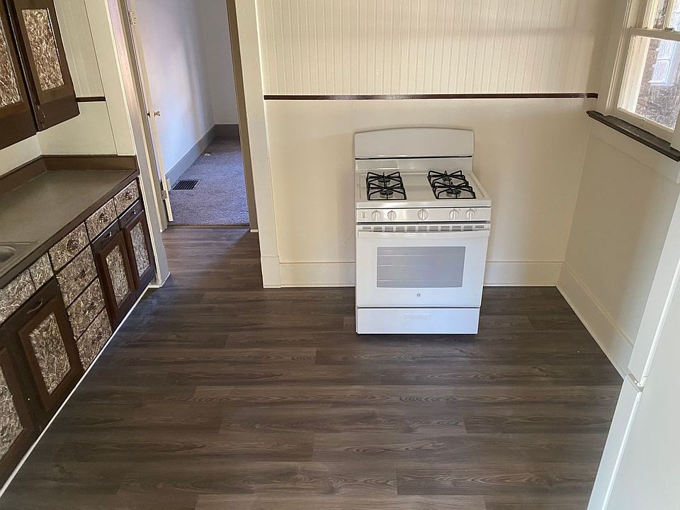 1st image of 606 W Cherry St