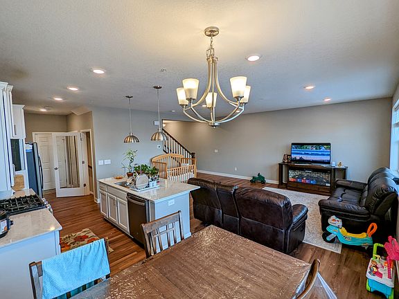 PXL_20221201_210035110_2_12052022