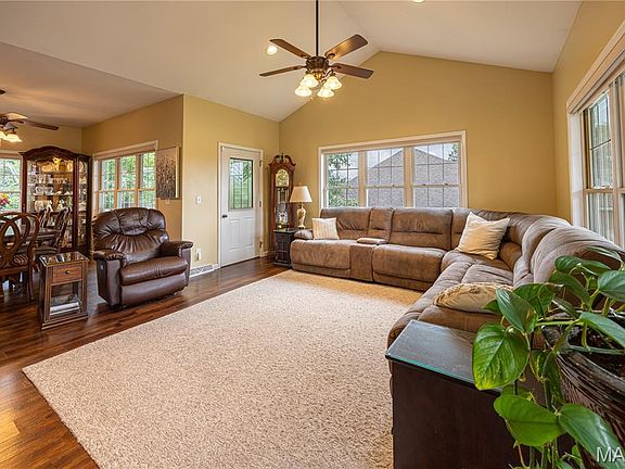 5th image of 1135 Lakewood Dr