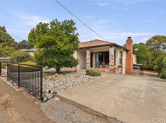 3rd image of 380 Hillcrest Dr