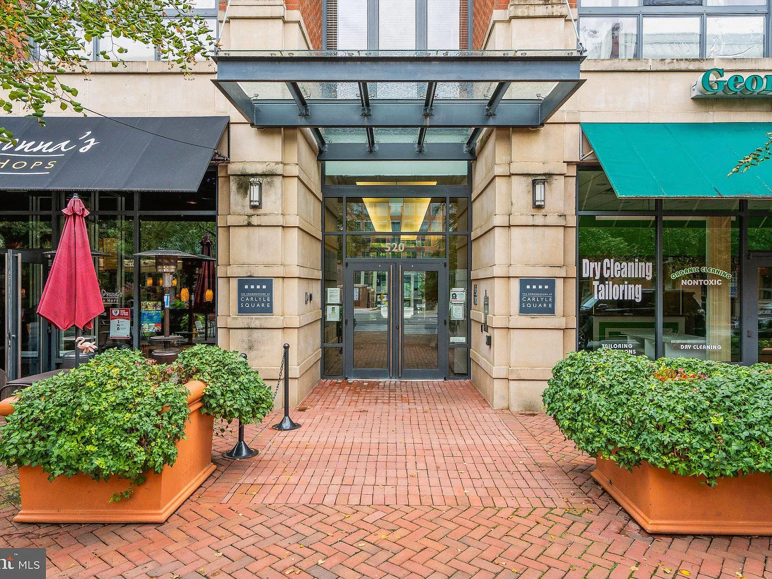 Carlyle Square — Photo 1