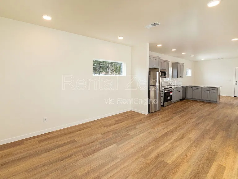 663 SE Dunham St #2 — Photo 36