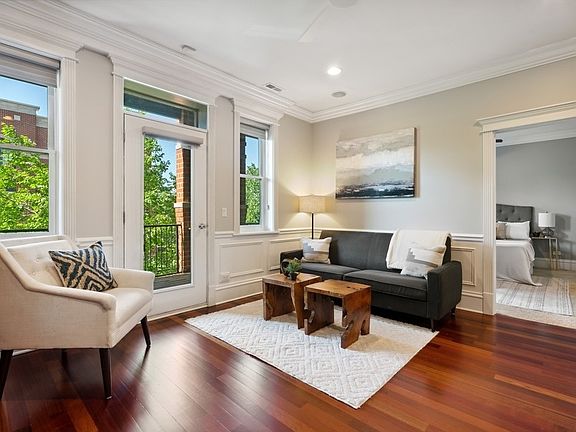 3rd image of 2222 W Belmont Ave Unit 302