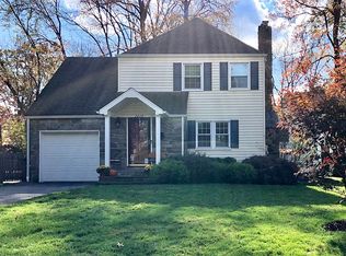 2072 Meadow View Rd, Scotch Plains, NJ 07076