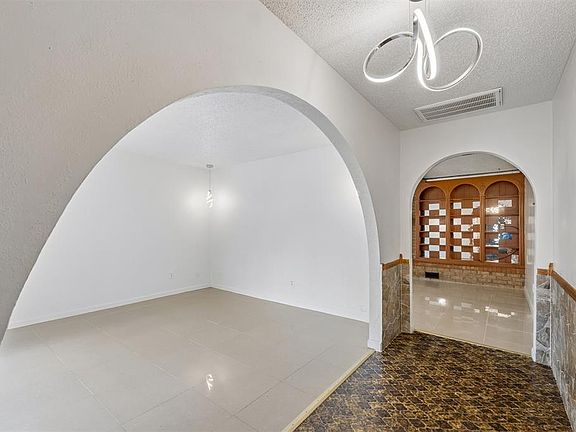 4th image of 2609 SW 92nd St