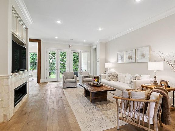 3rd image of 500 N Labarre Rd
