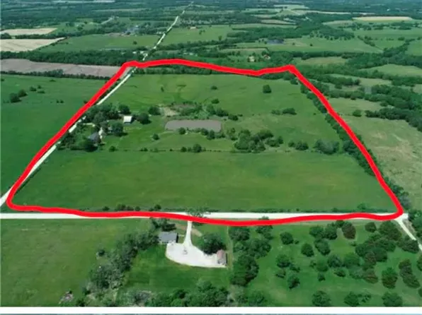 10510 W 327th St, Paola, KS 66071