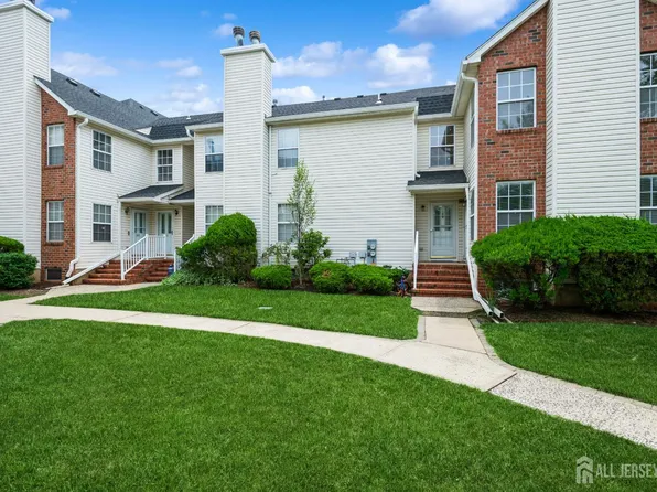 170 Vasser Dr, Piscataway, NJ 08854