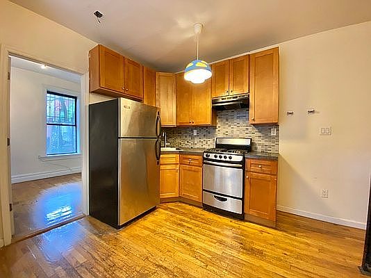2nd image of 980 Bergen St APT 1A