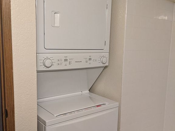 5th image of 12002 Roosevelt Way NE #B402