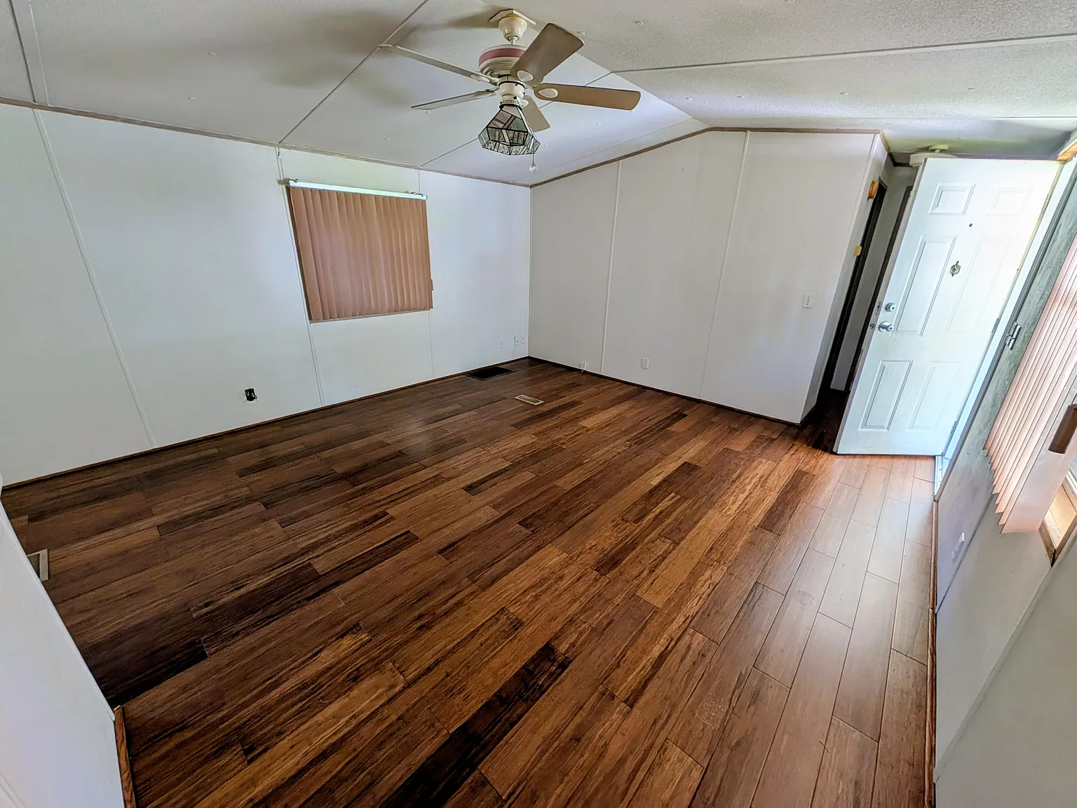 2 bed, 900 sqft, $950 — Photo 2