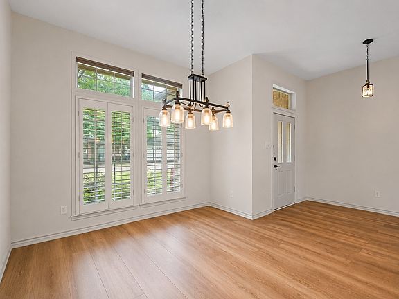 3rd image of 6628 Westmoor Ln