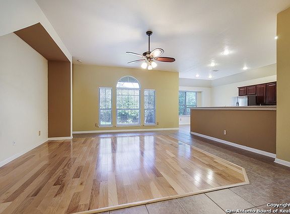 5th image of 210 Long Cove Dr