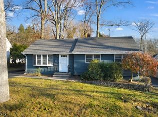 28 Calumet Ave, Oakland, NJ 07436