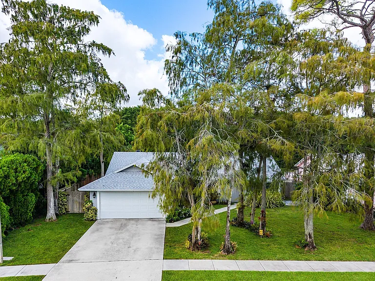 1252 Raintree Ln — Photo 39