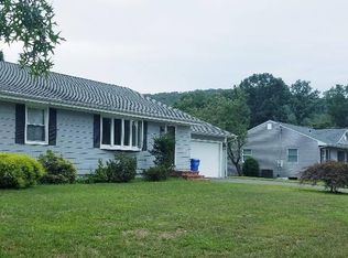 169 Garvin Rd, Hamden, CT 06518