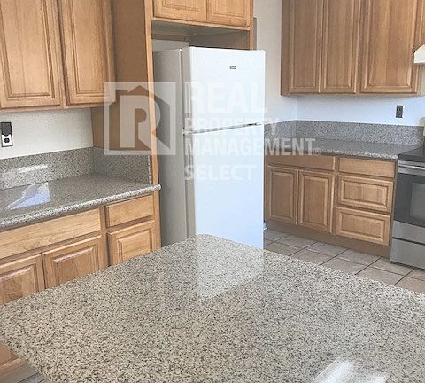 4th image of 8364 Bloomington Dr