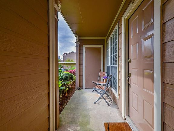 2nd image of 1860 White Oak Dr APT 301