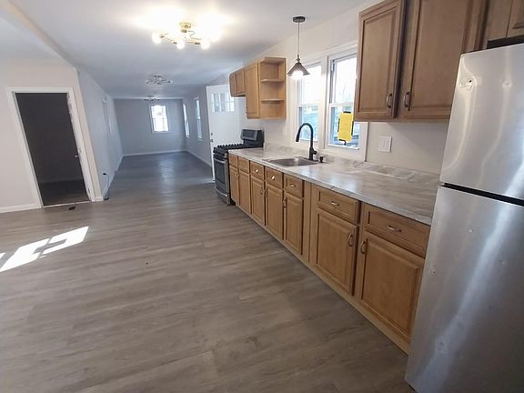 2nd image of 550 Elm Ave