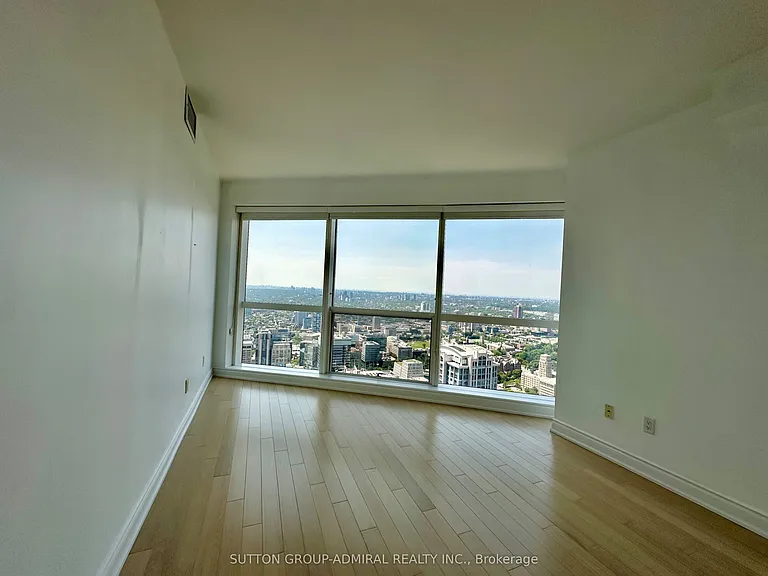 388 Yonge St #6016 — Photo 17