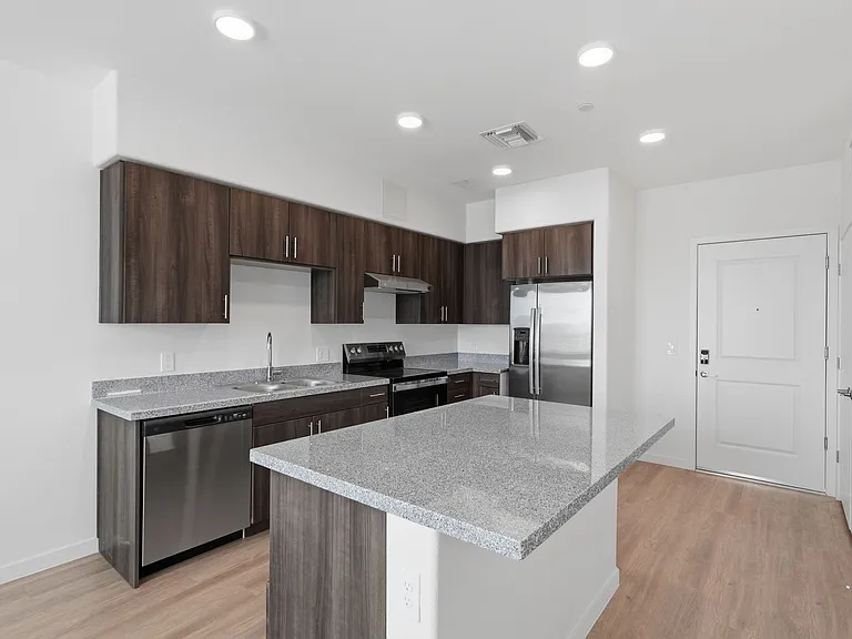 La Victoria Commons — Photo 18