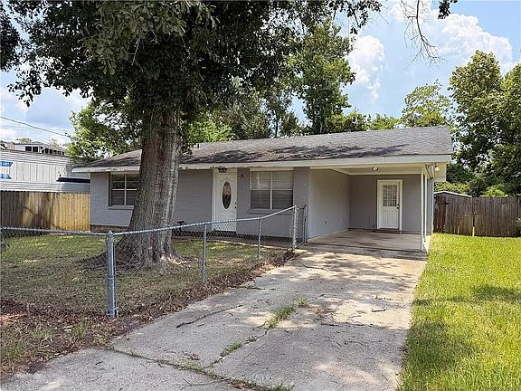 2nd image of 3236 Reine Ave