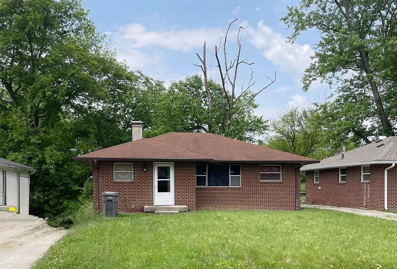 3 bed, 1.0 bath, 993 sqft, $1,149 — Photo 1