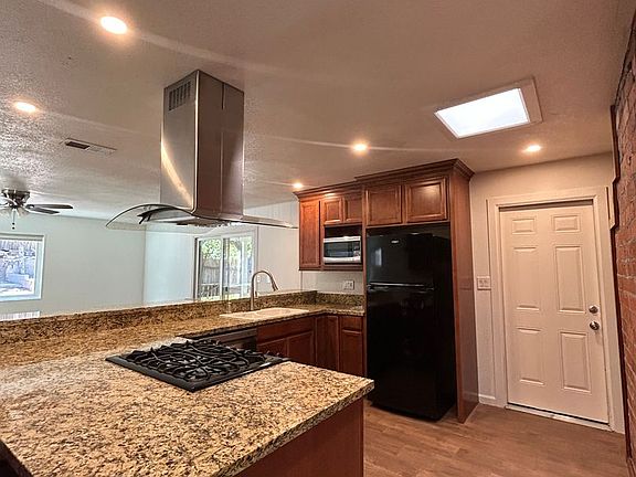 5th image of 526 W Villanova Rd