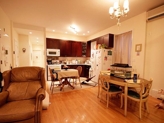 3rd image of 2126 21st St #2
