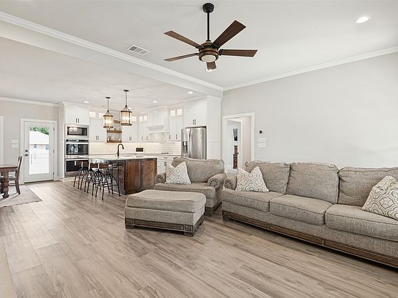 5th image of 108 Rye Pl